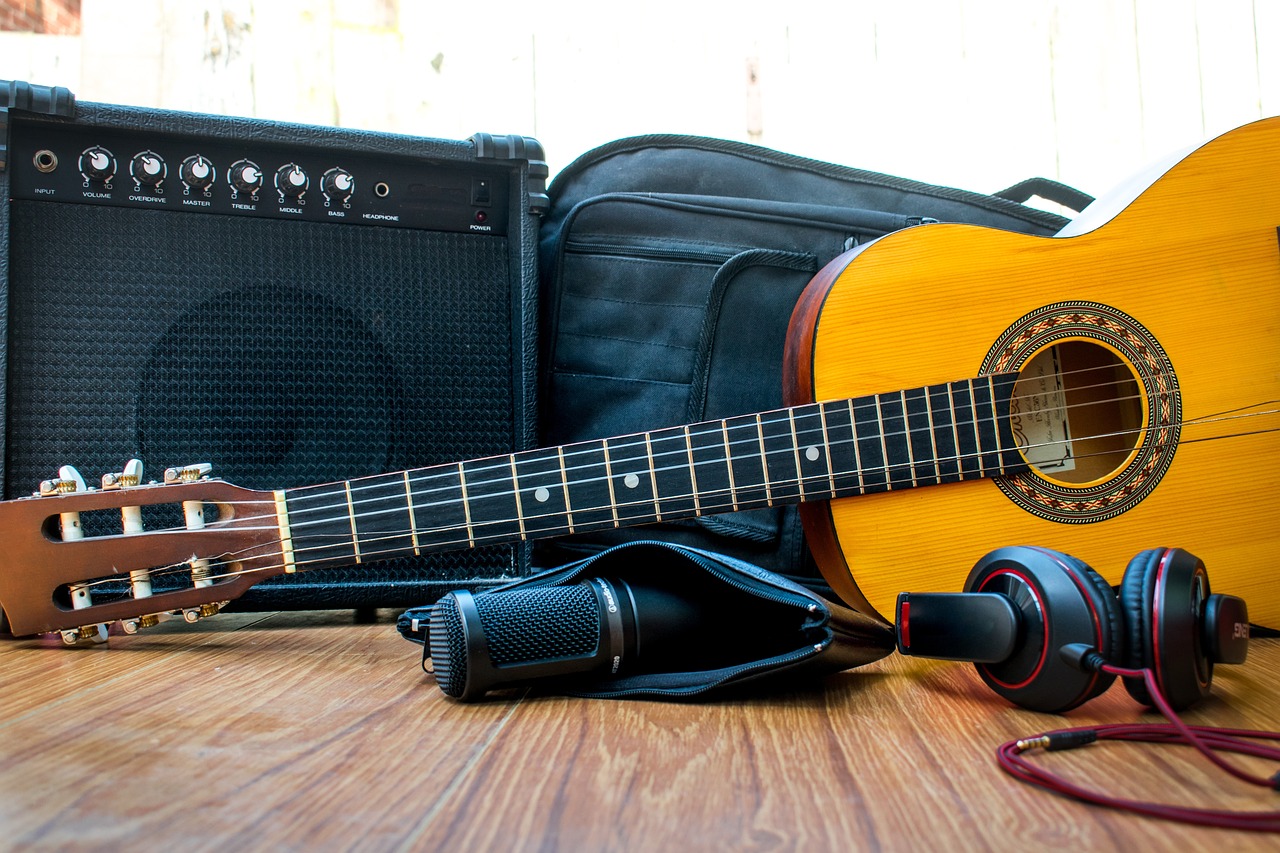 Is It Ok To Play Music Through Guitar Amp, Guitar amp, play music, guitar, amp, music, amplifier,